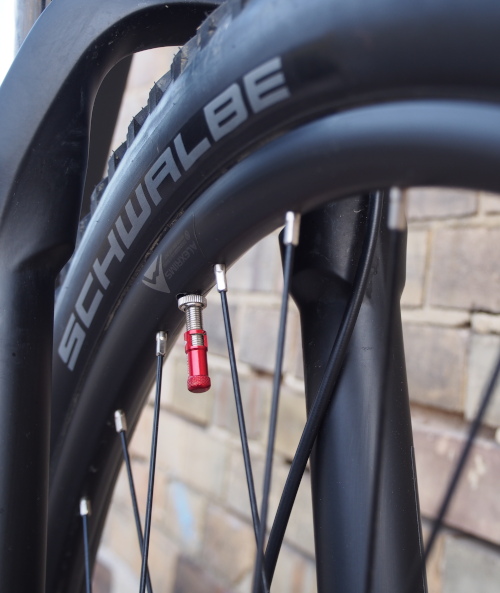 schwalbe hurricane 01