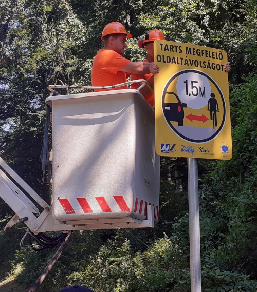 elkezdodott az 1 5 meteres oldaltavolsag tablak kihelyezese 01